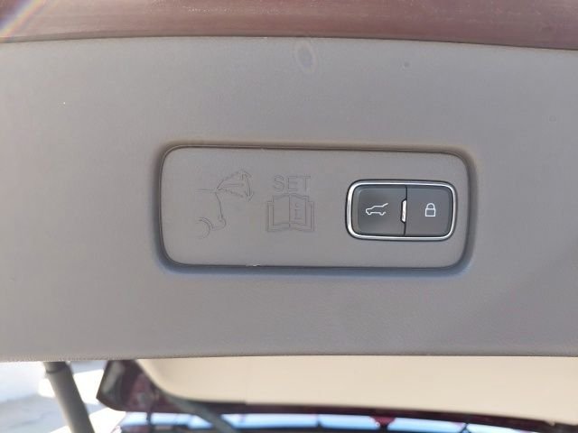 Used 2020 Burgundy Lincoln Reserve image 37