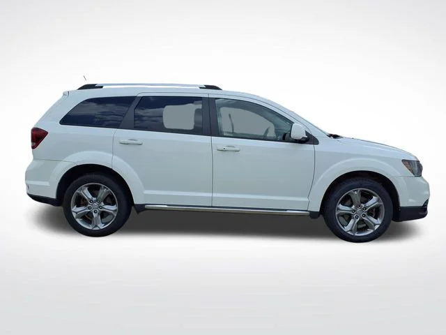 Used 2017 White Dodge Crossroad image 28