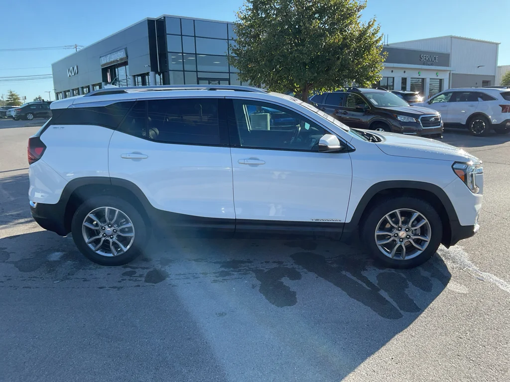 Used 2022 Summit White GMC SLT image 12