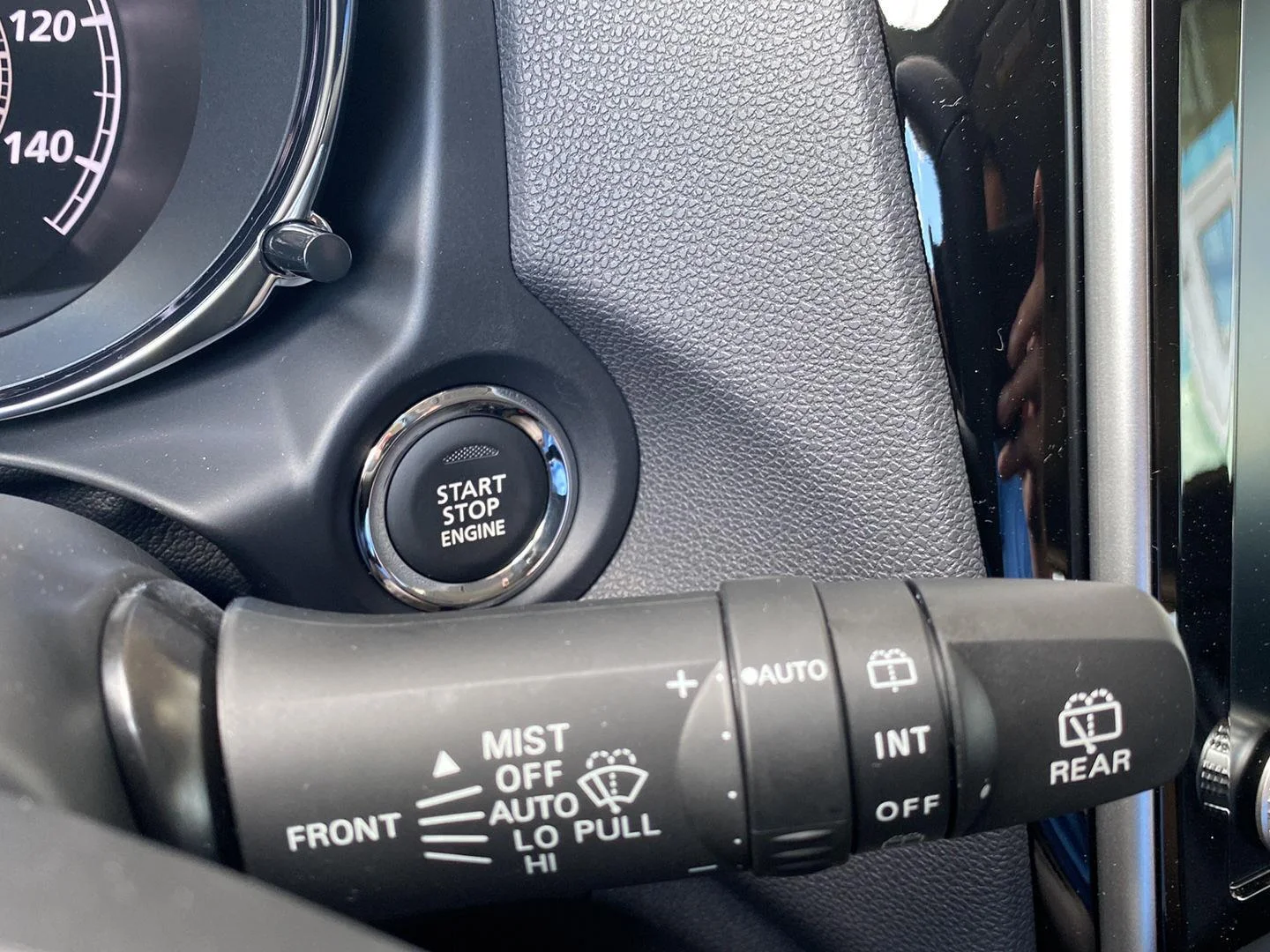 New 2027 Mercury Gray Metallic Mitsubishi 2.0 SE AWC image 32