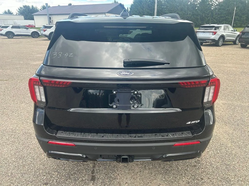 New 2026 Agate Black Metallic Ford ST-Line image 6