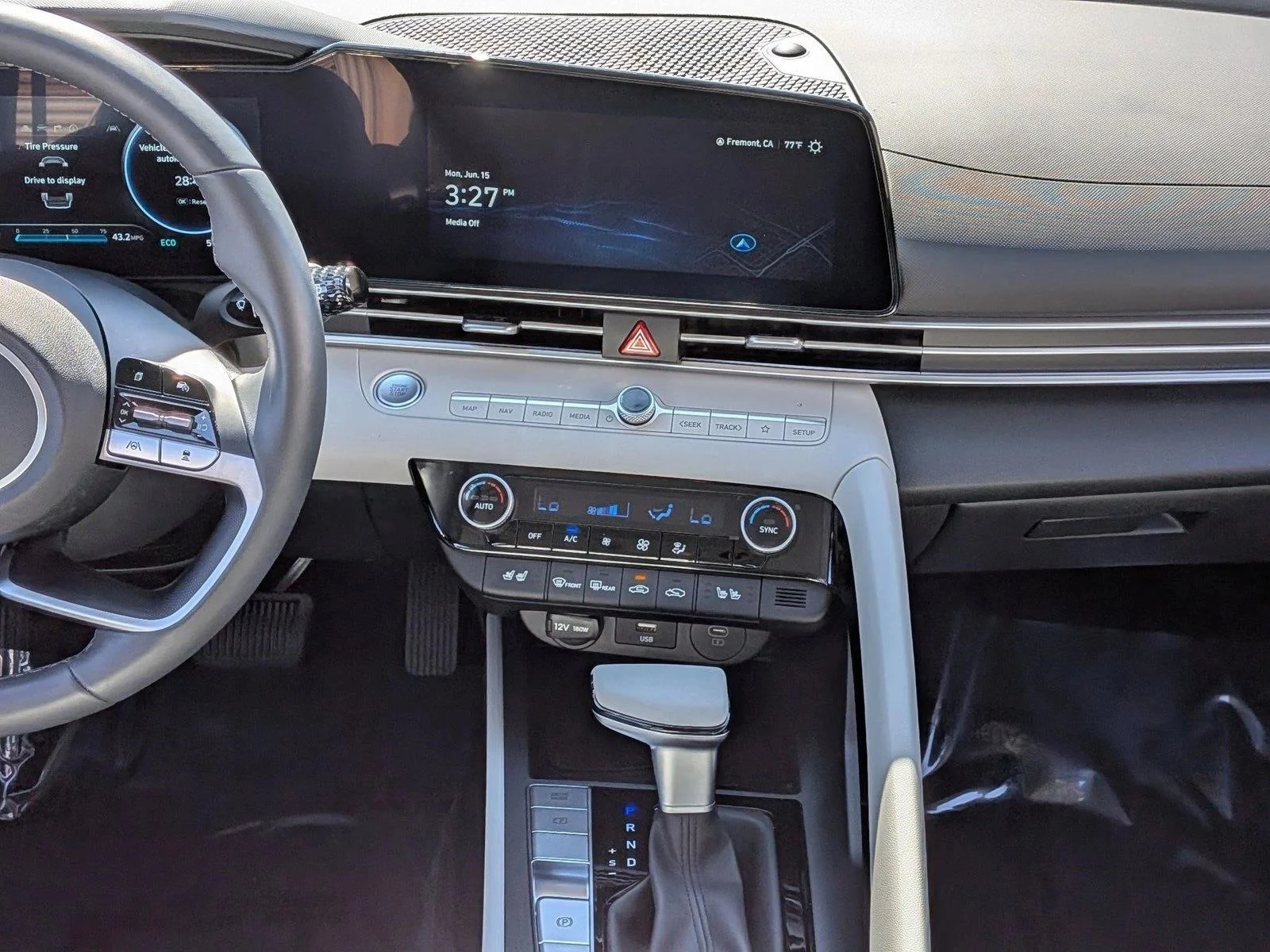 Used 2025 Fluid Metal Hyundai Limited image 12