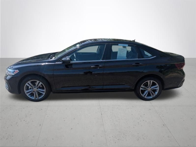 Used 2024 Deep Black Pearl Volkswagen 1.5T SE image 3