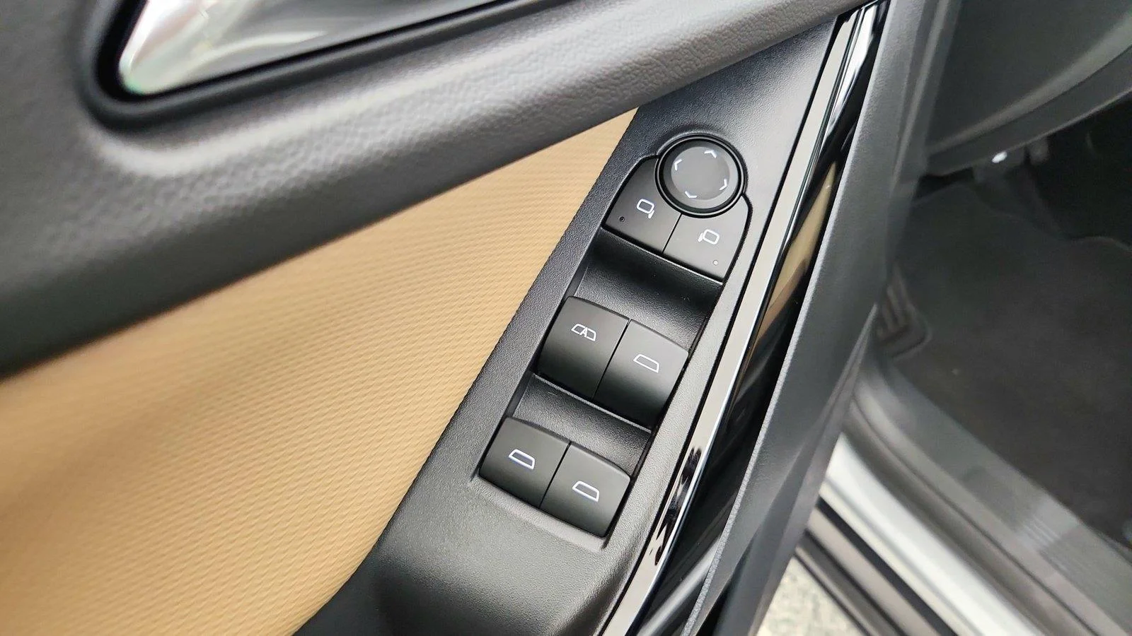 2027 Chevrolet Equinox ACTIV - Photo 24