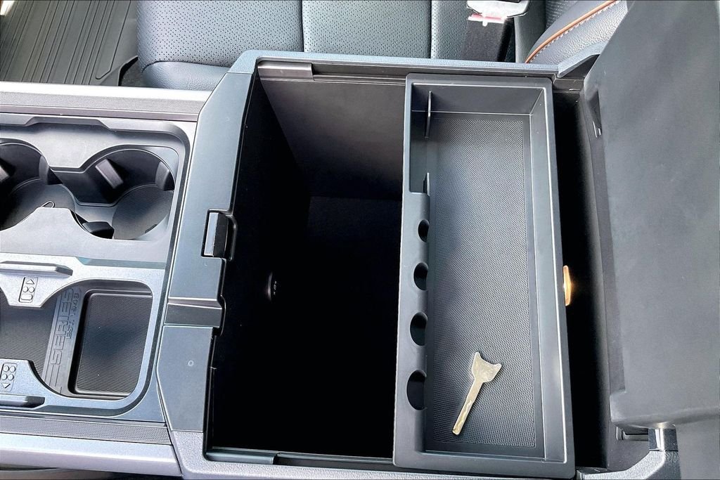 New 2026 Ford Super Duty F-250 Lariat 4D Crew Cab