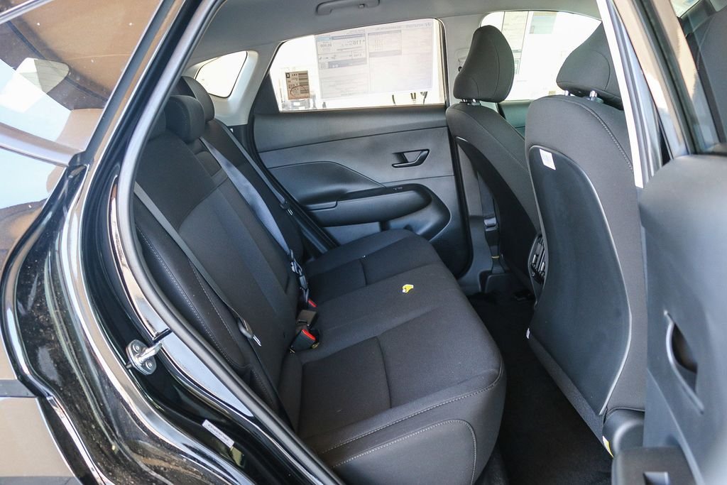 2025 Hyundai Kona EV SEL - Photo 17