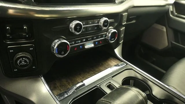 Used 2021 Black Metallic Ford Lariat image 17