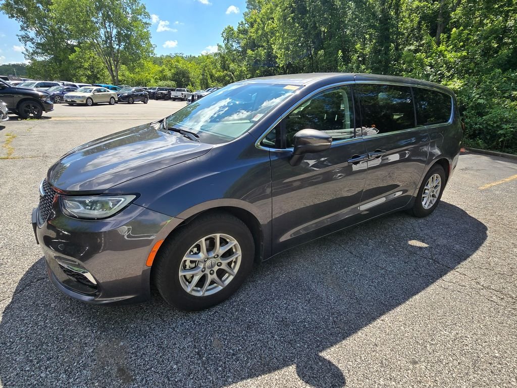Used 2023 Chrysler Pacifica Touring L with VIN 2C4RC1BG3PR597109 for sale in Kansas City