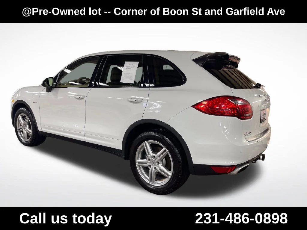 Used 2013  Porsche Diesel image 3