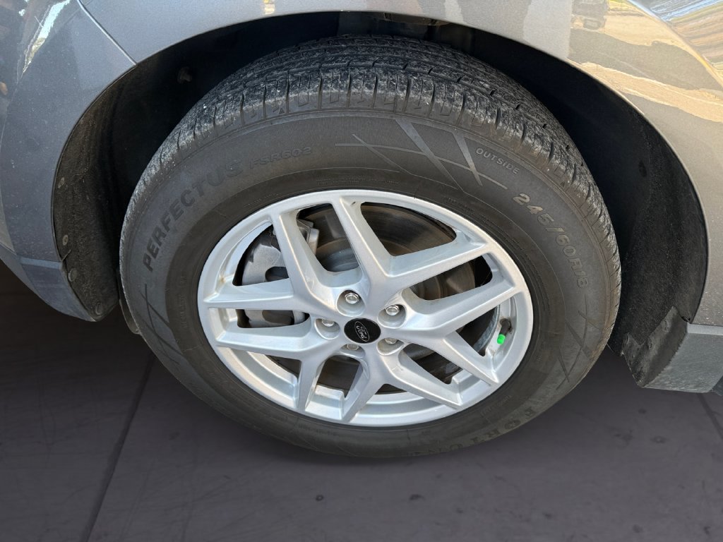 Used 2024 Gray Ford SEL image 9