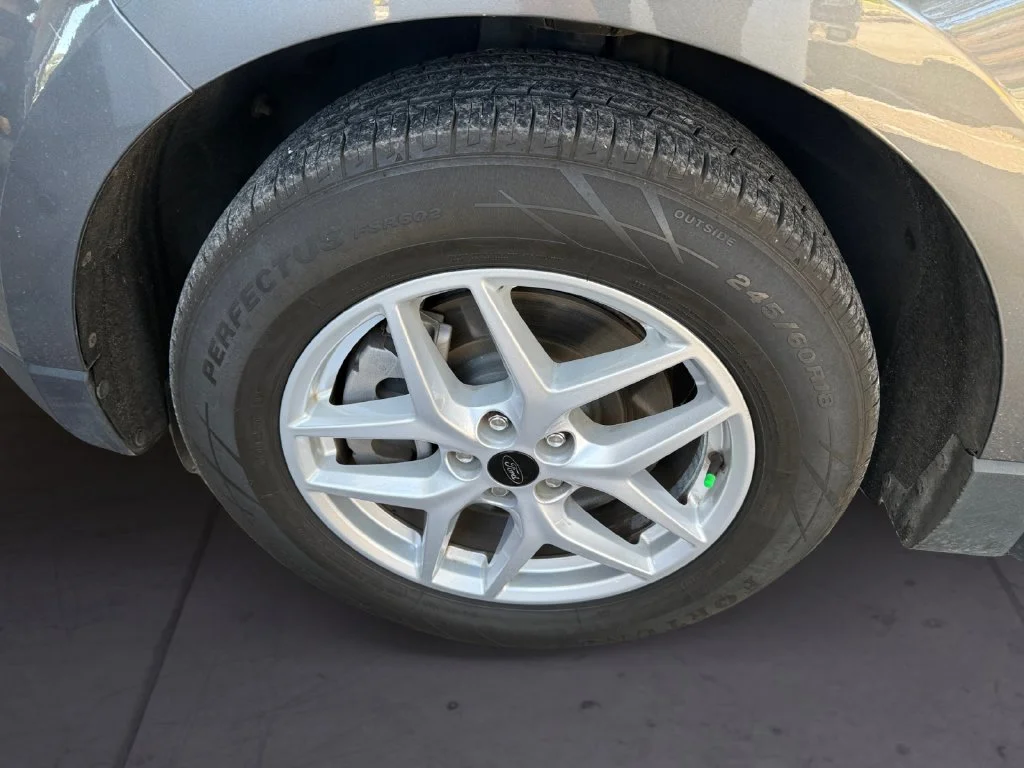Used 2024 Gray Ford SEL image 9