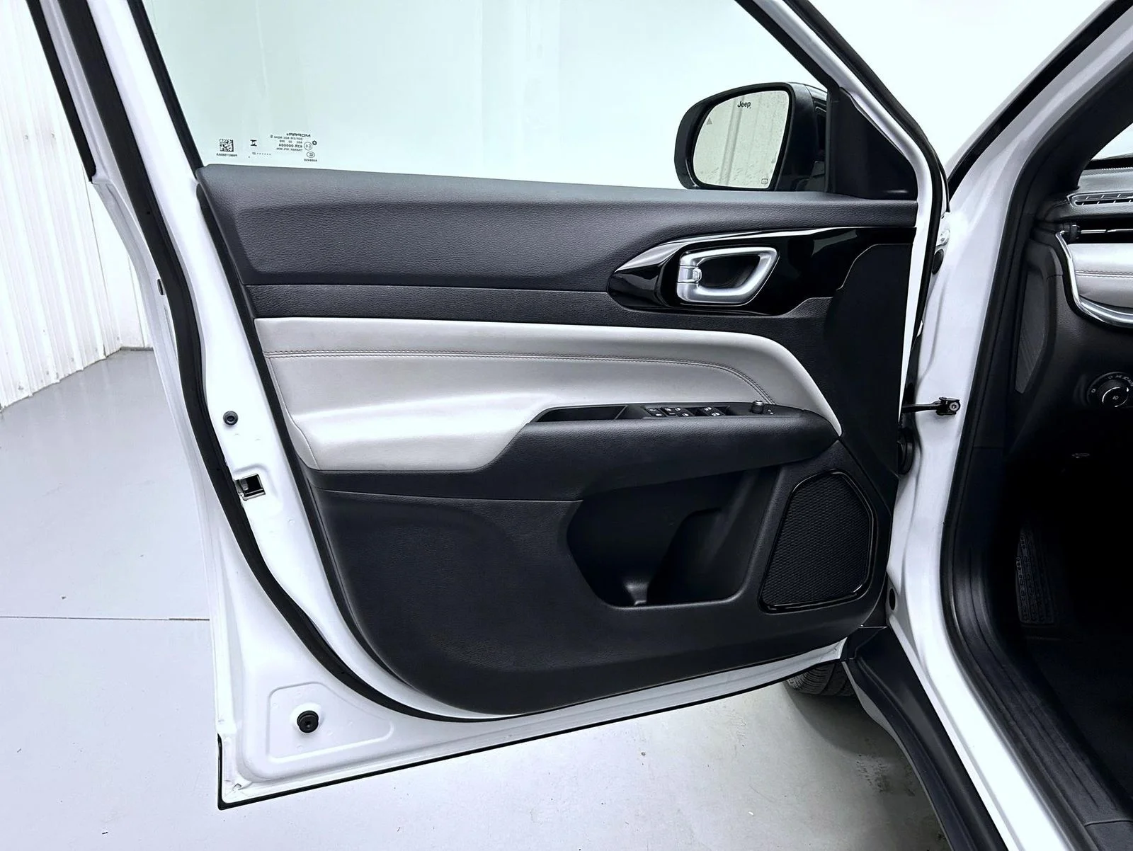 Used 2023 White Jeep Limited image 9