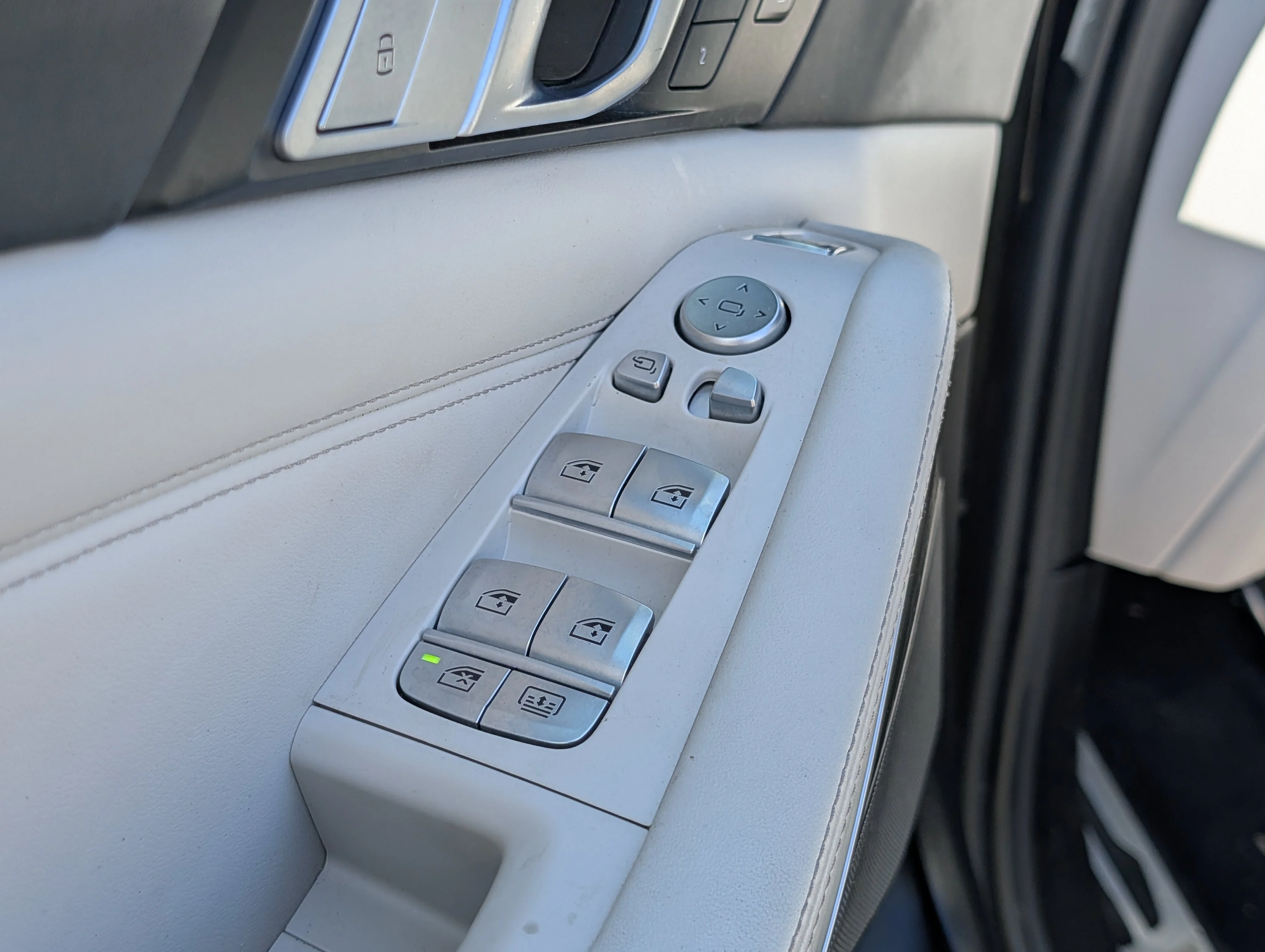 Used 2022 Manhattan Metallic BMW xDrive40i image 18