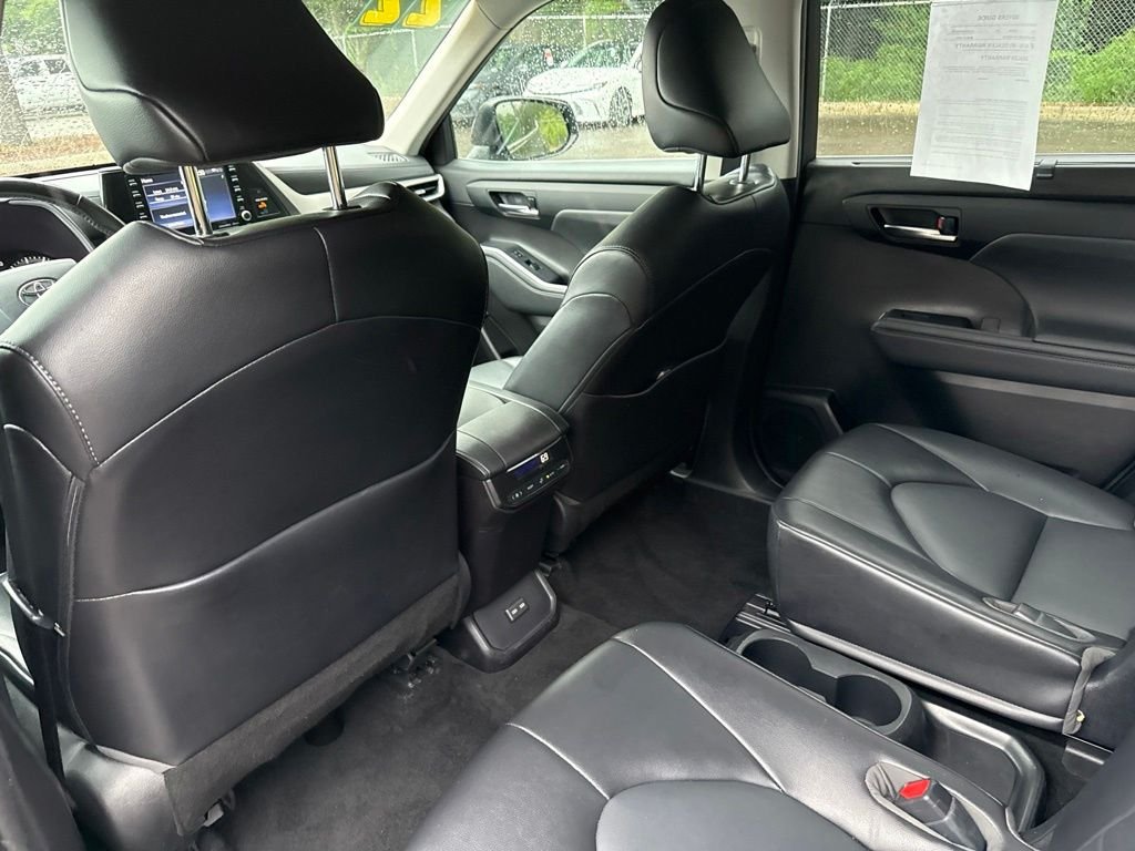 Used 2022 Black Toyota XLE image 15