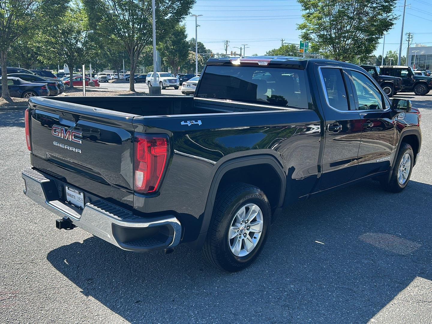 Used 2019 Onyx Black GMC SLE image 5