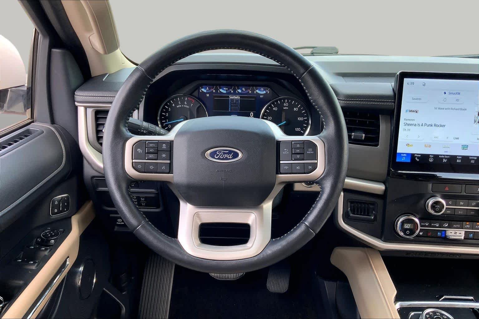 Used 2022 Star White Metallic Tri-Coat Ford XLT image 6