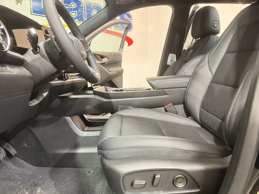 New 2026 Mosaic Black Metallic Chevrolet LT image 8