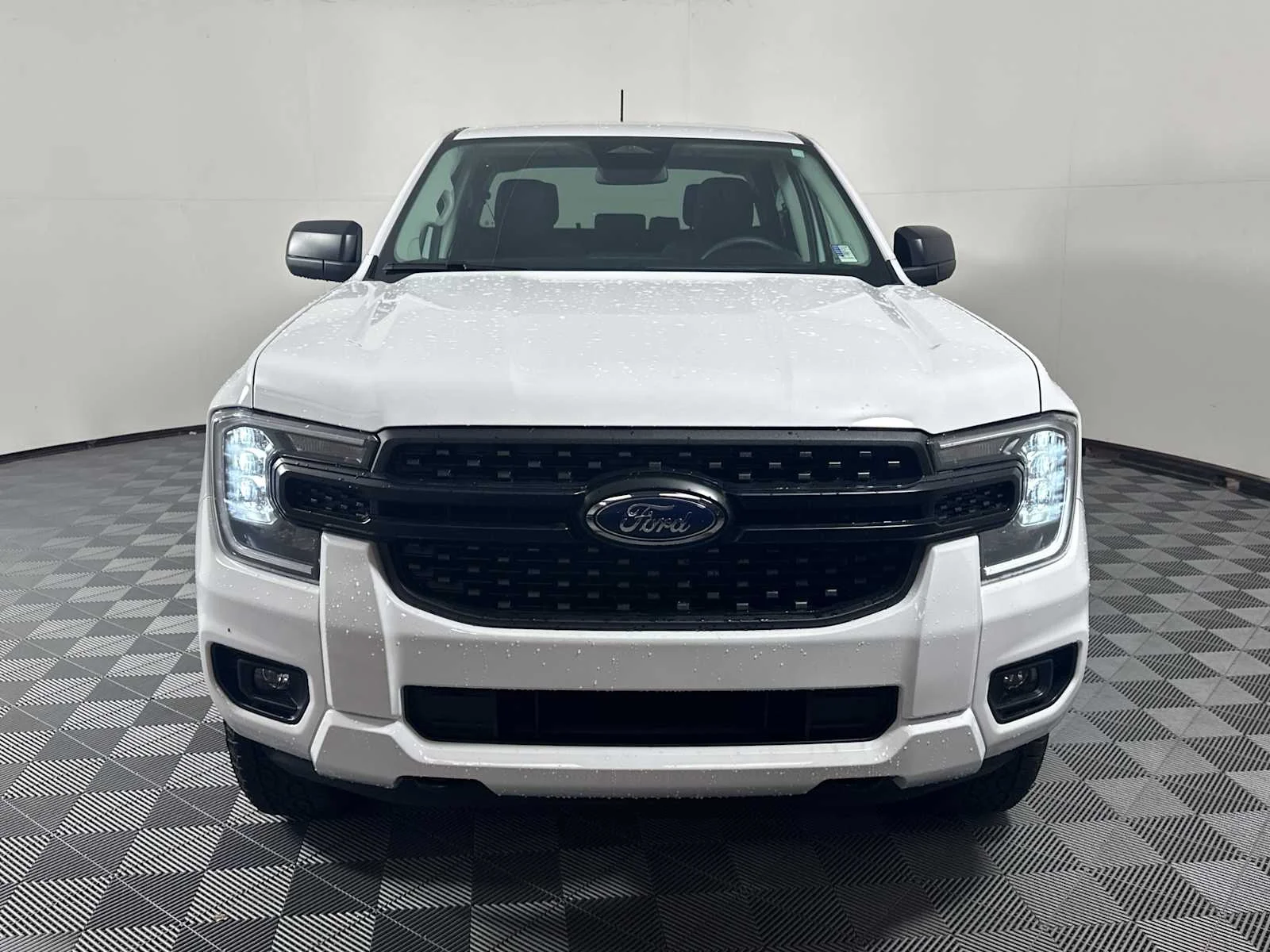 New 2025 Oxford White Ford XL image 2
