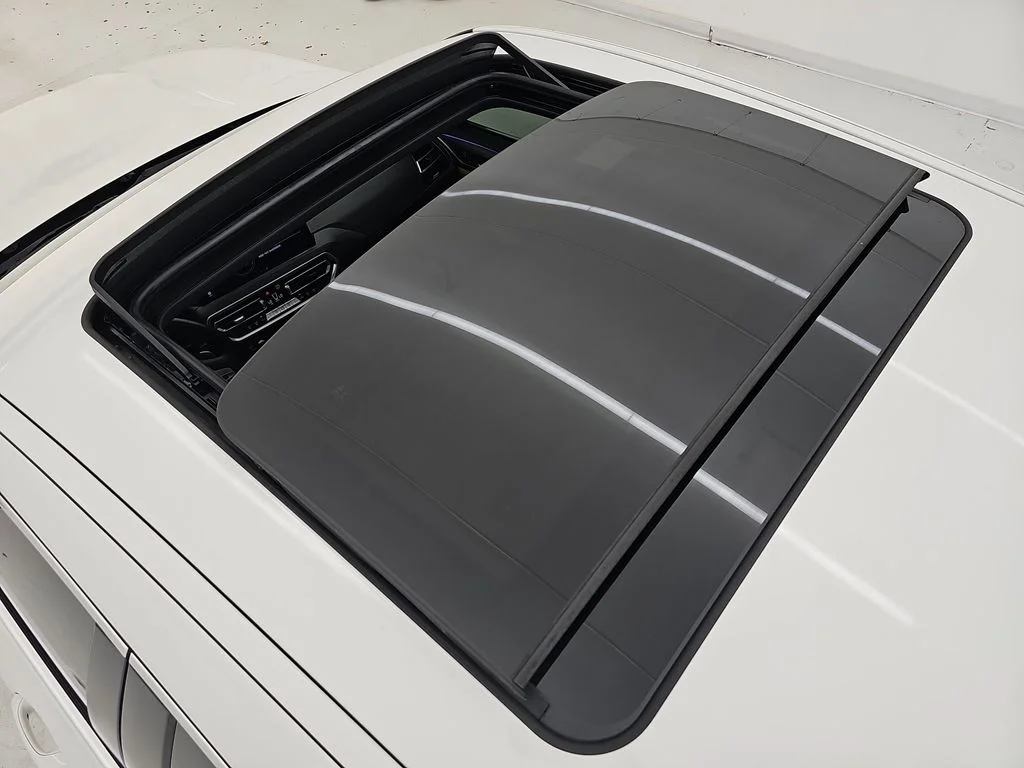 Used 2023 Alpine White BMW xDrive30i image 44