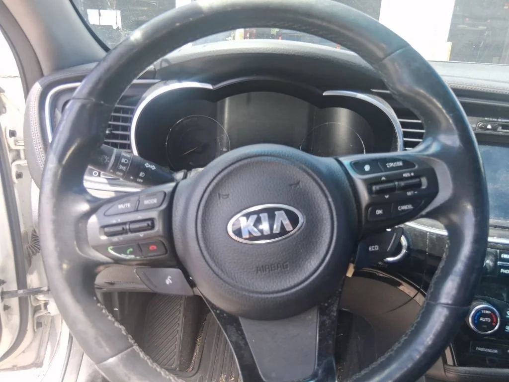 Used 2014 Black Kia EX image 9