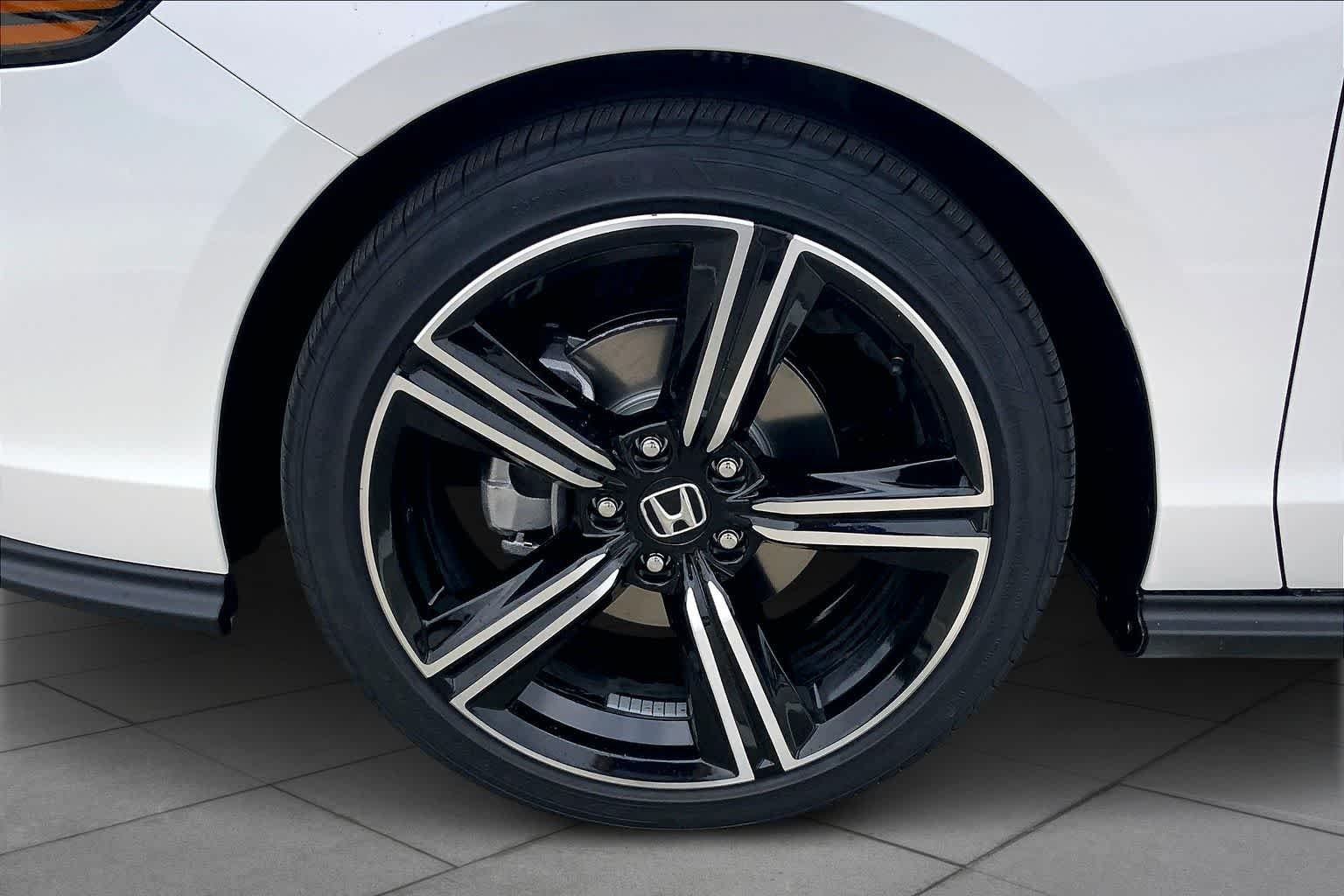 New 2026 Platinum White Pearl Honda SE image 12