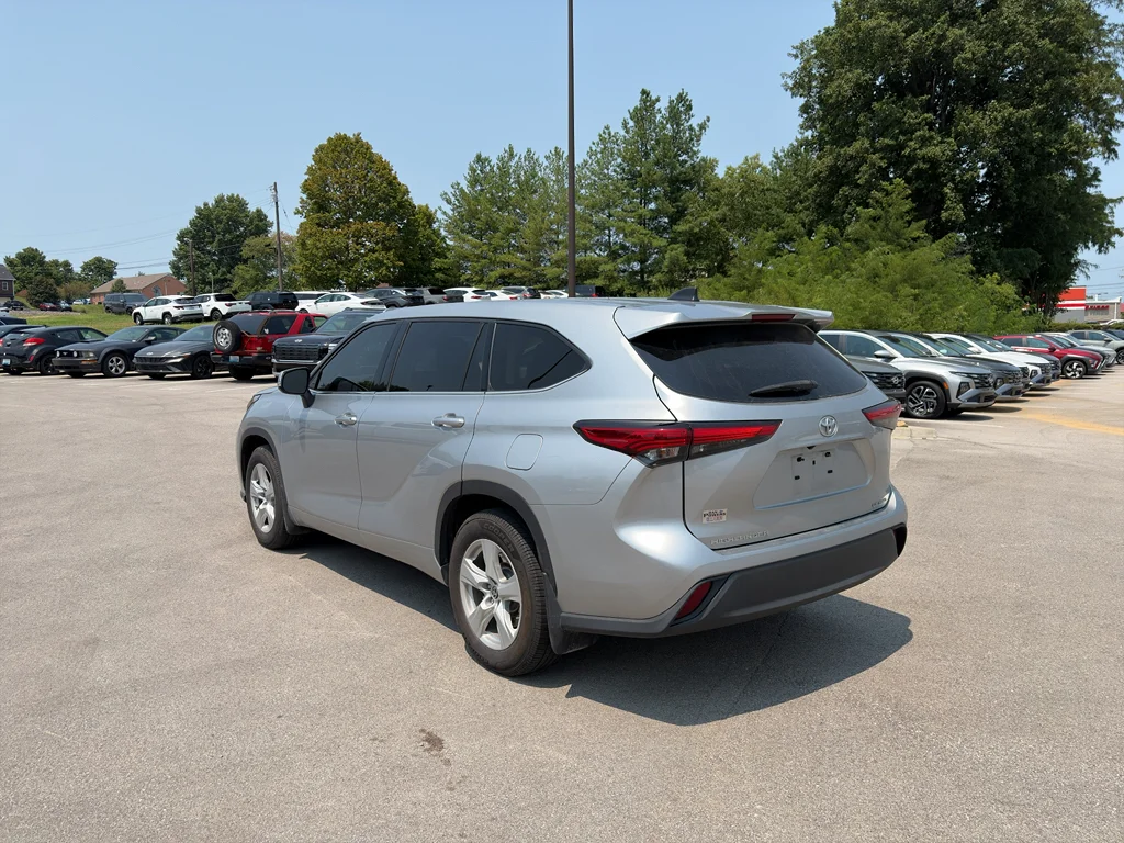 Used 2022 Celestial Silver Metallic Toyota LE image 5