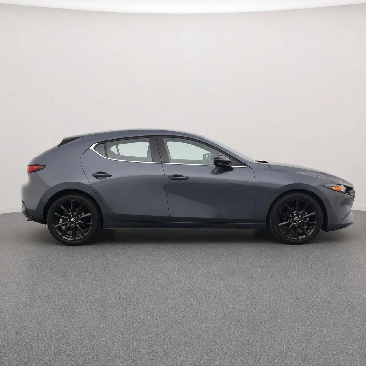 Used 2022 Polymetal Gray Metallic Mazda Carbon Edition image 6
