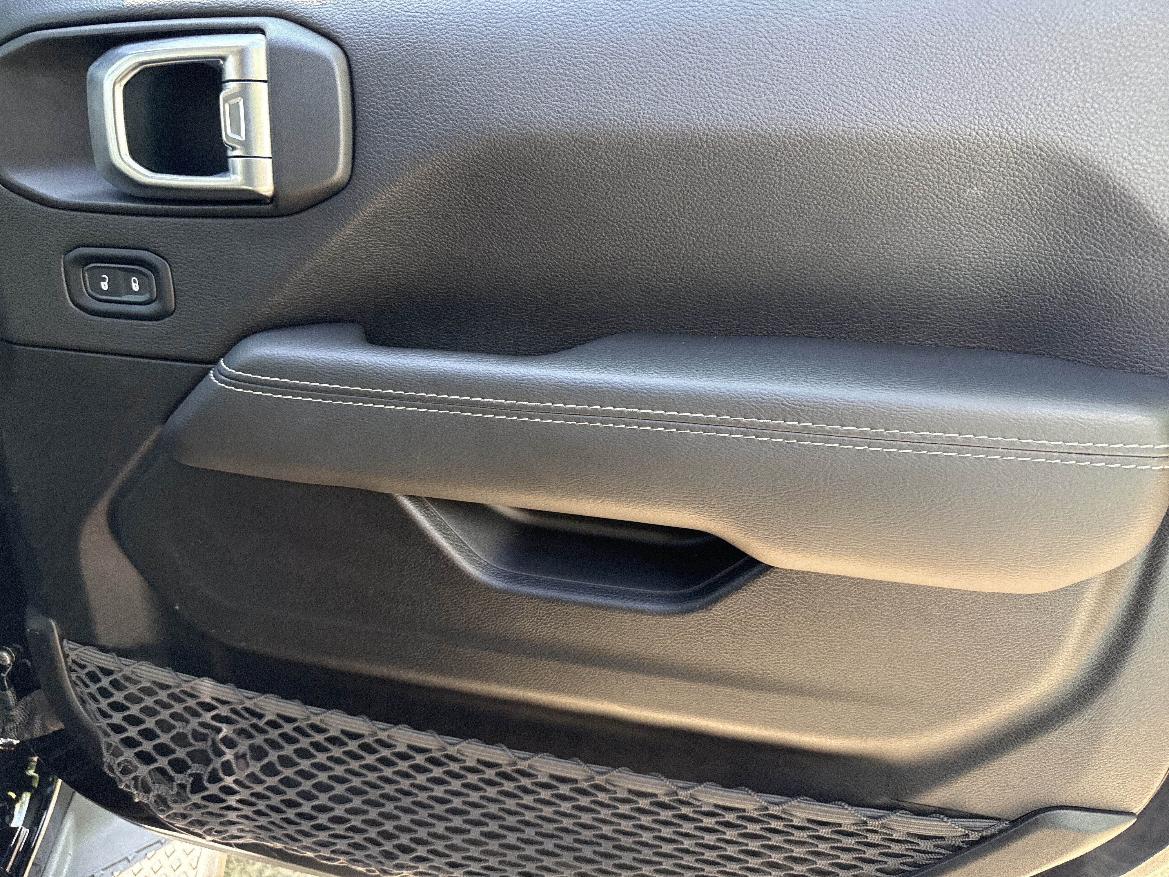 Used 2021 Black Clearcoat Jeep Overland image 16