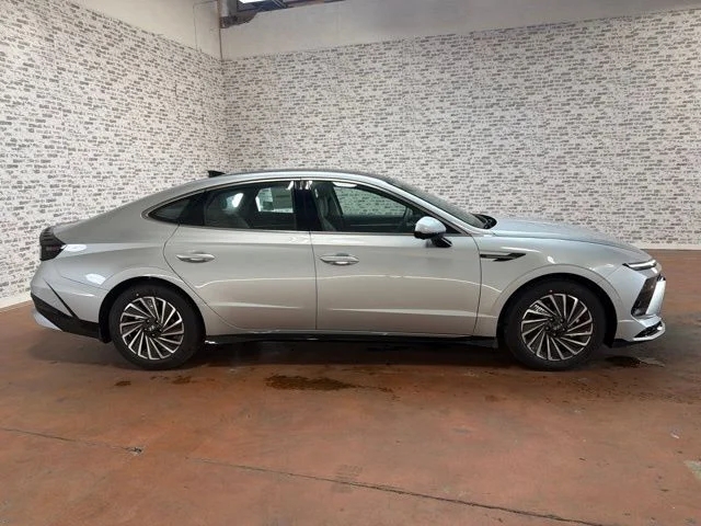 New 2026 Aero Silver Hyundai Limited image 8