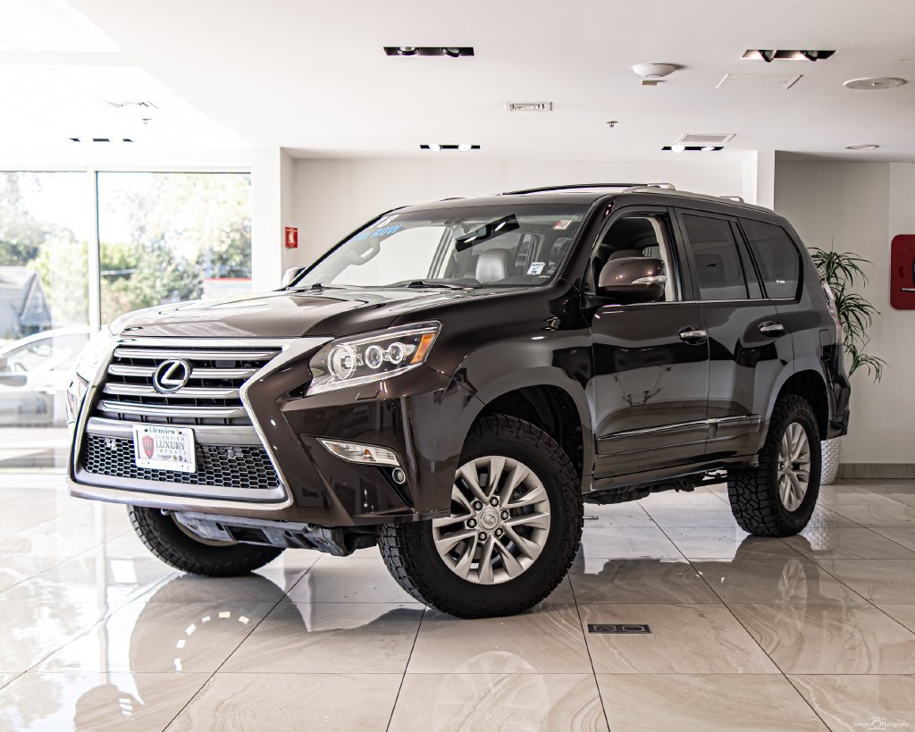 Used 2018 Red Lexus 460 image 1