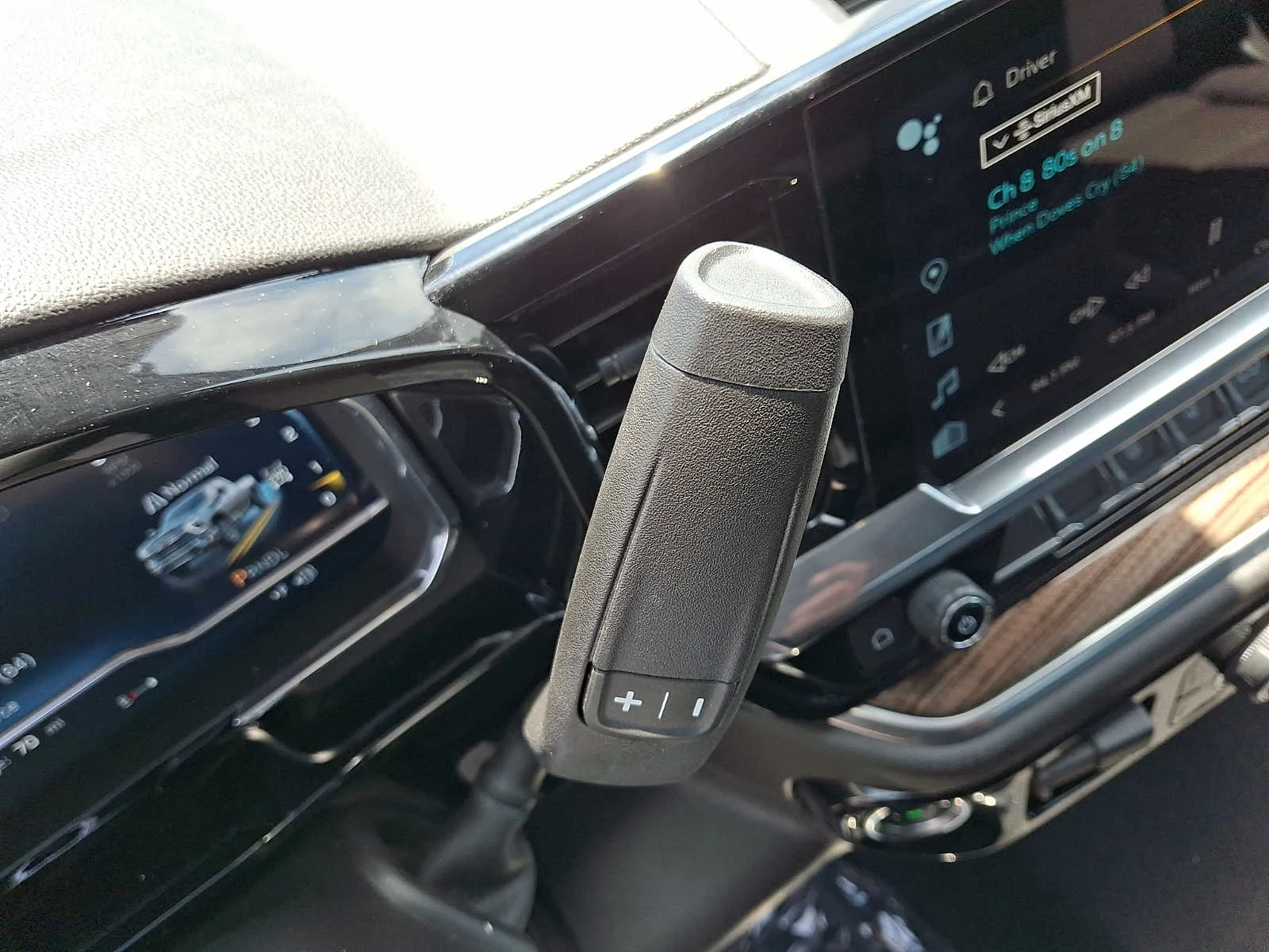 Used 2025 Summit White Chevrolet LT image 14