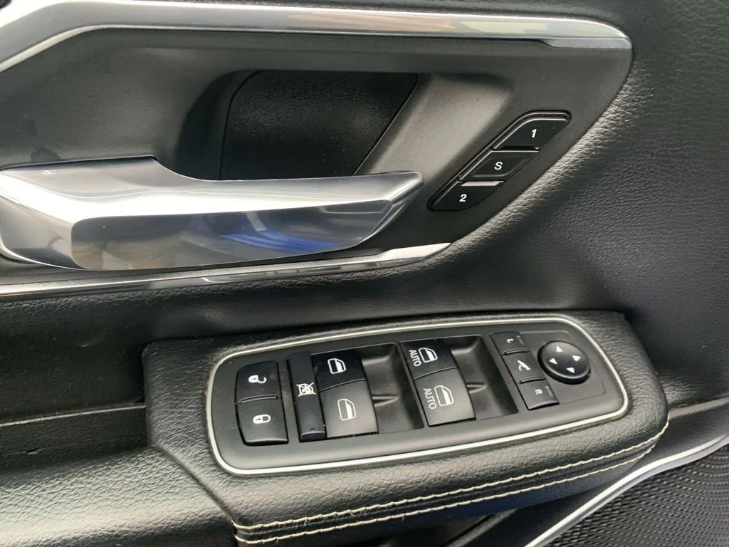 Used 2019 Blue Ram Laramie image 12