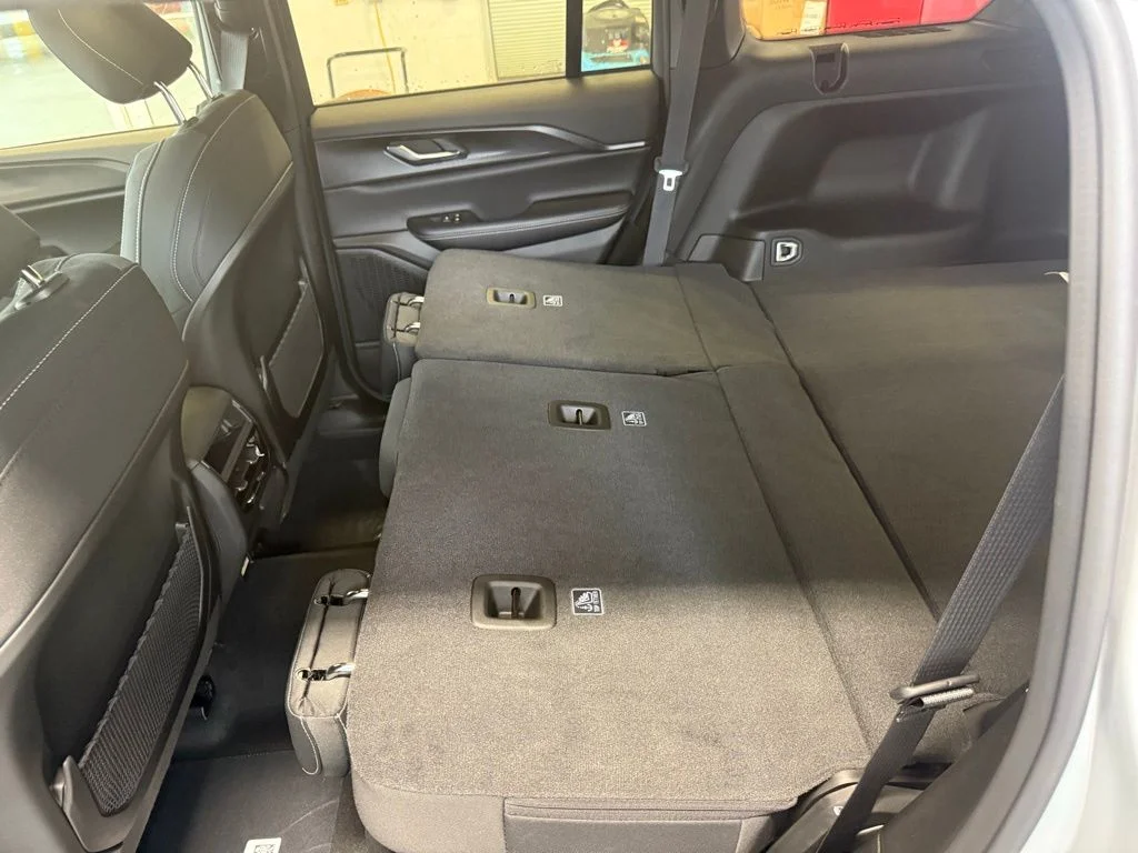 New 2026 Silver Zynith Exterior Paint Jeep Laredo X image 31
