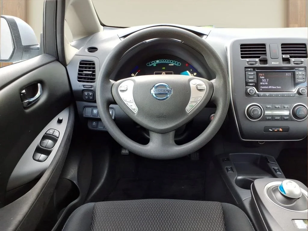 Used 2016 Silver Nissan S image 22