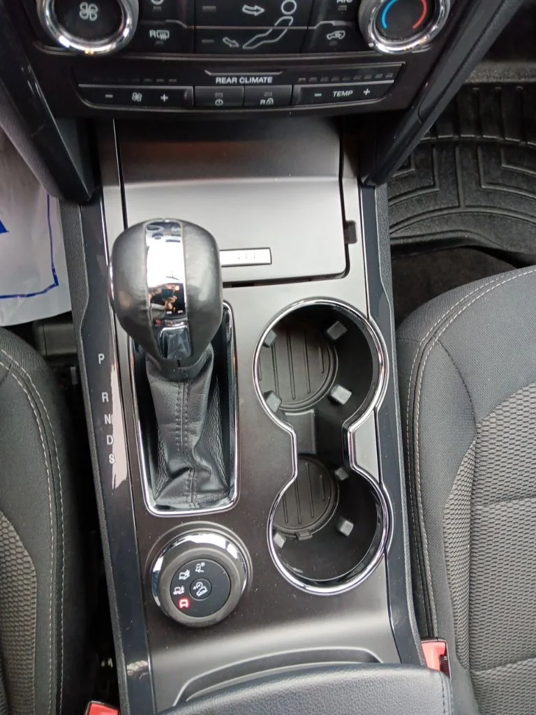 Used 2019 White Platinum Metallic Tri-Coat Ford XLT image 23