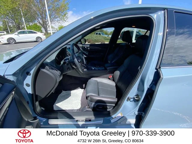 Used 2024 Gray INFINITI Red Sport 400 image 11