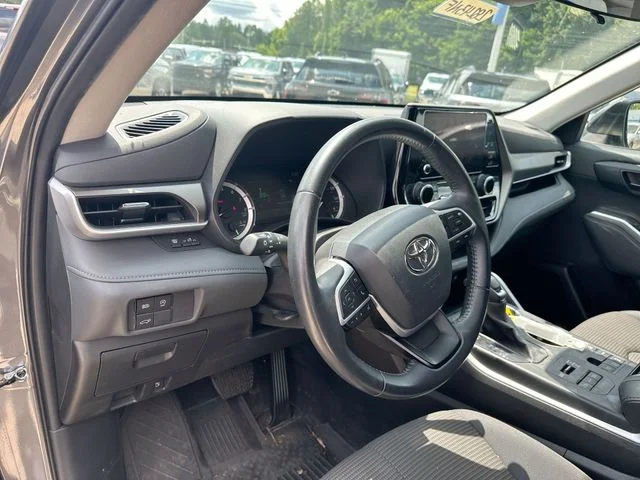 Used 2023 Gray Toyota LE image 13