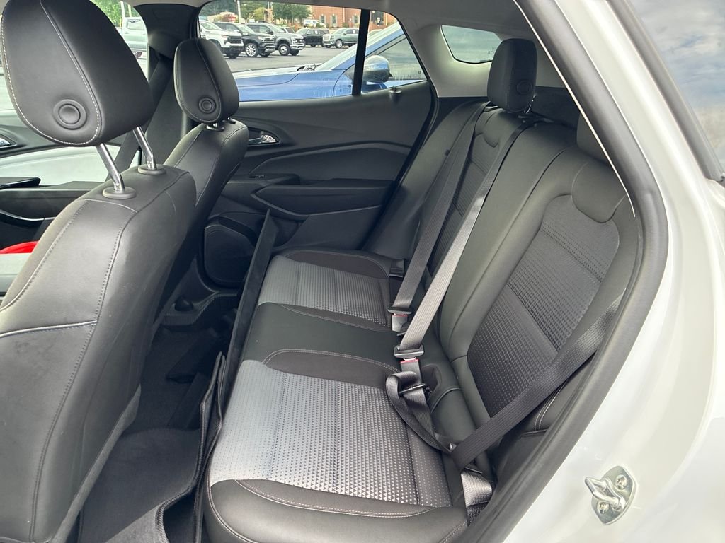 Used 2025 White Chevrolet LT image 18