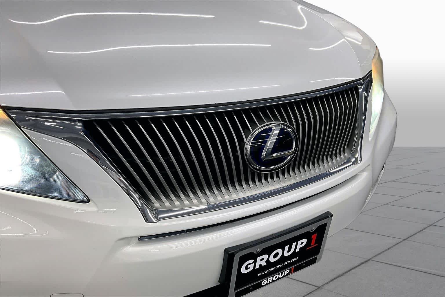 Used 2010 Starfire Pearl Lexus  image 29