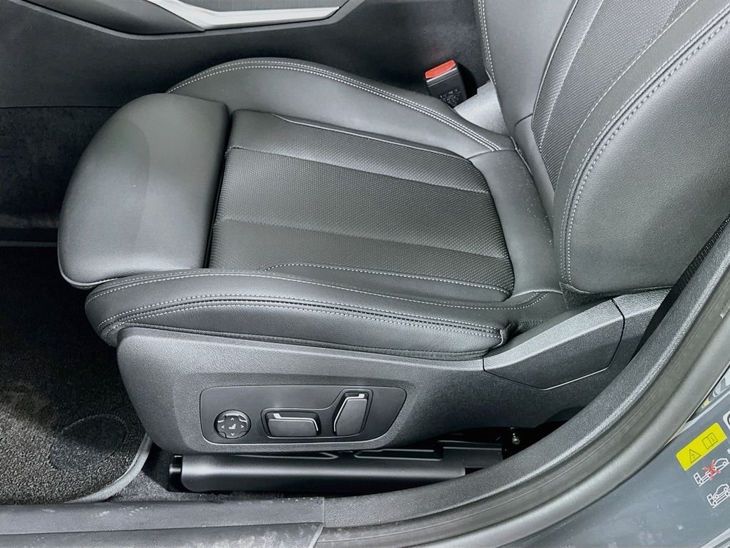 New 2026 Dravit Grey Metallic BMW xDrive40 image 21