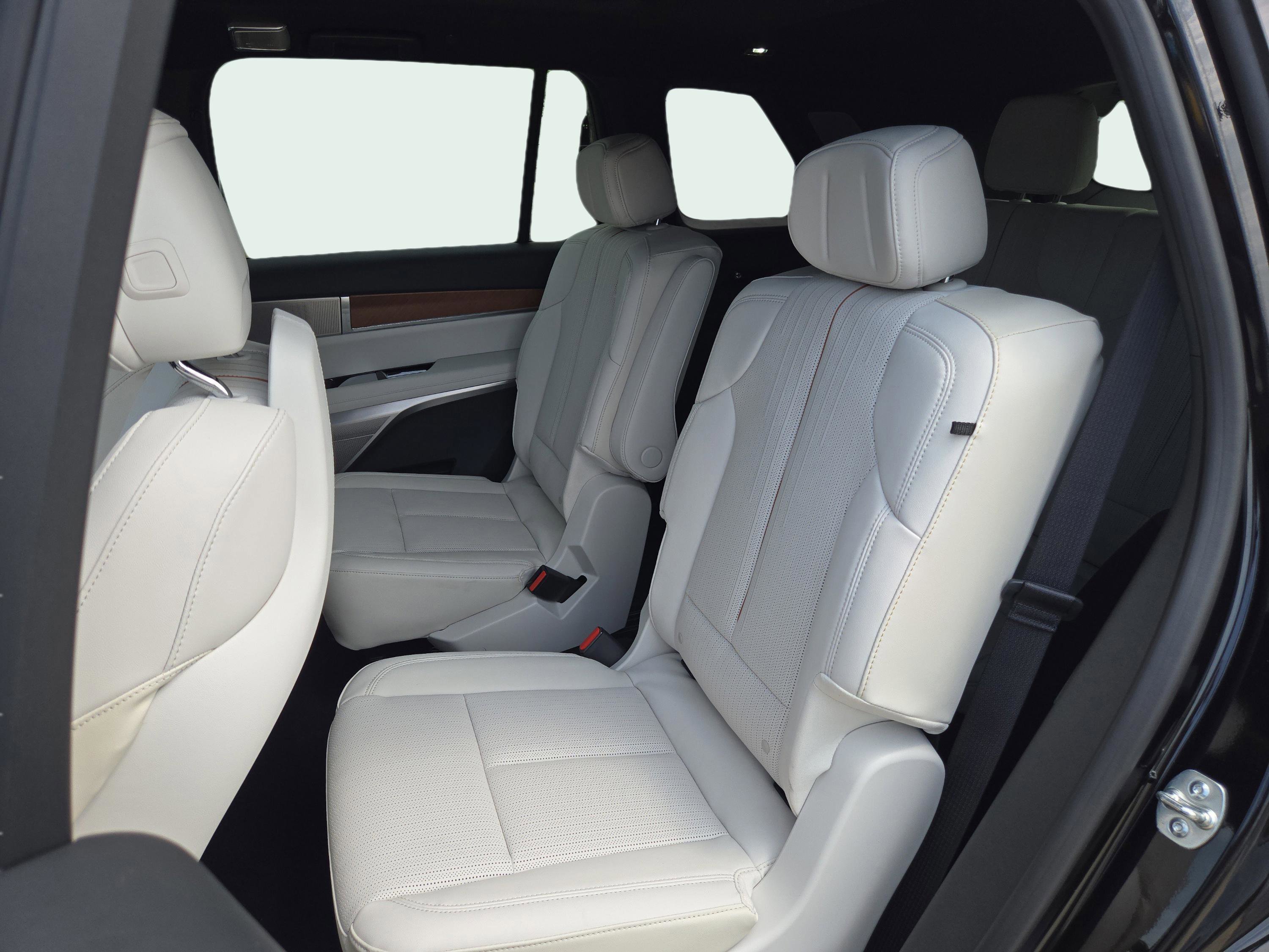 2026 Cadillac VISTIQ Sport - Photo 21