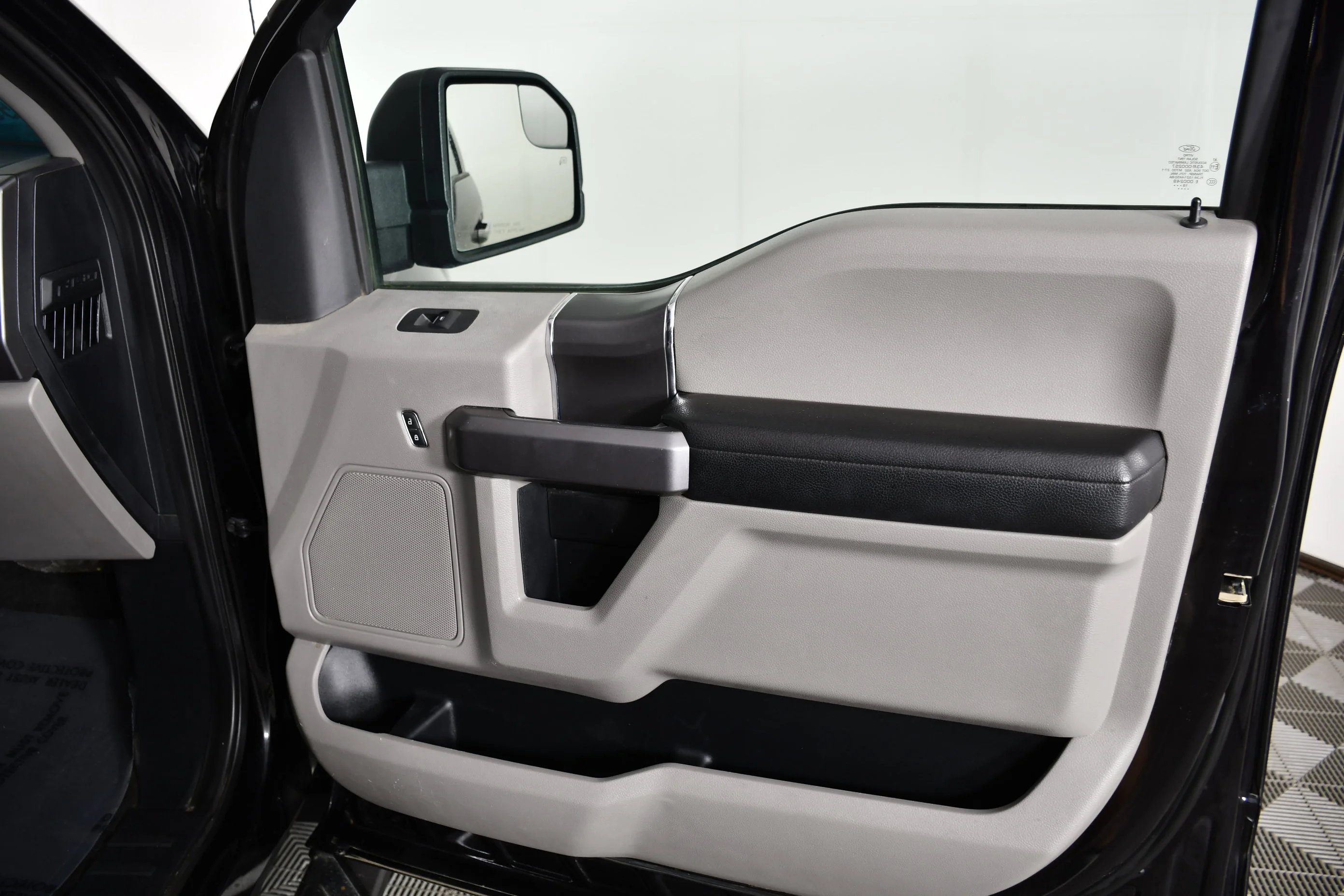 Used 2019 Black Metallic Ford XLT image 45