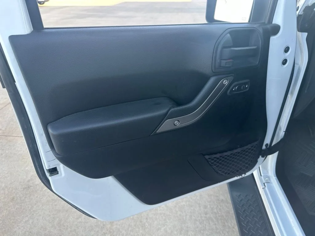 Used 2014 White Jeep Unlimited Sport image 6