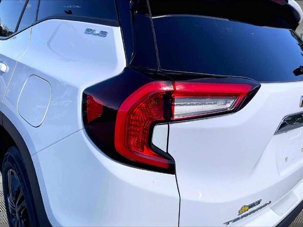Used 2024 Summit White GMC SLE image 30