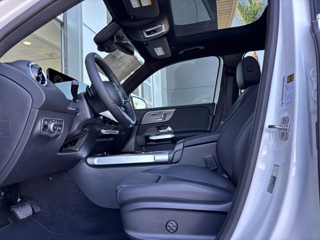 New 2026 Polar White Mercedes-Benz GLB 250 image 27