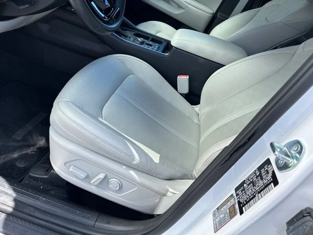 Used 2025 White Kia S image 14