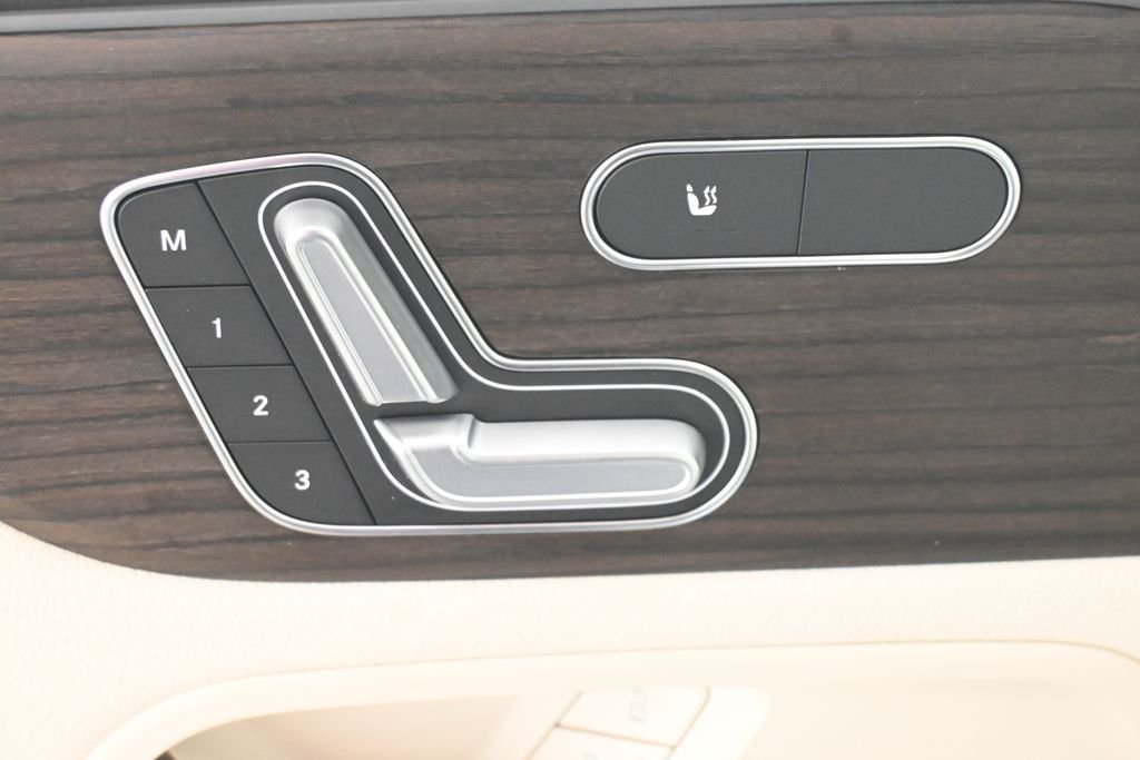 New 2026 Polar White Mercedes-Benz GLB 250 image 27
