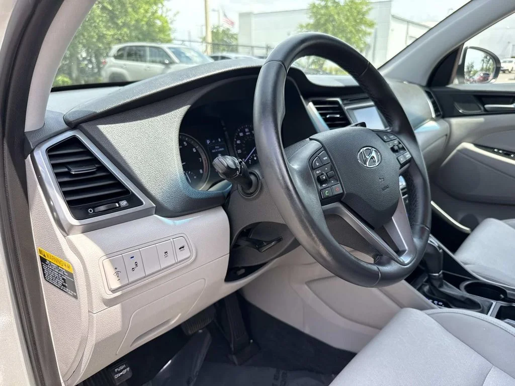Used 2017  Hyundai Sport image 24