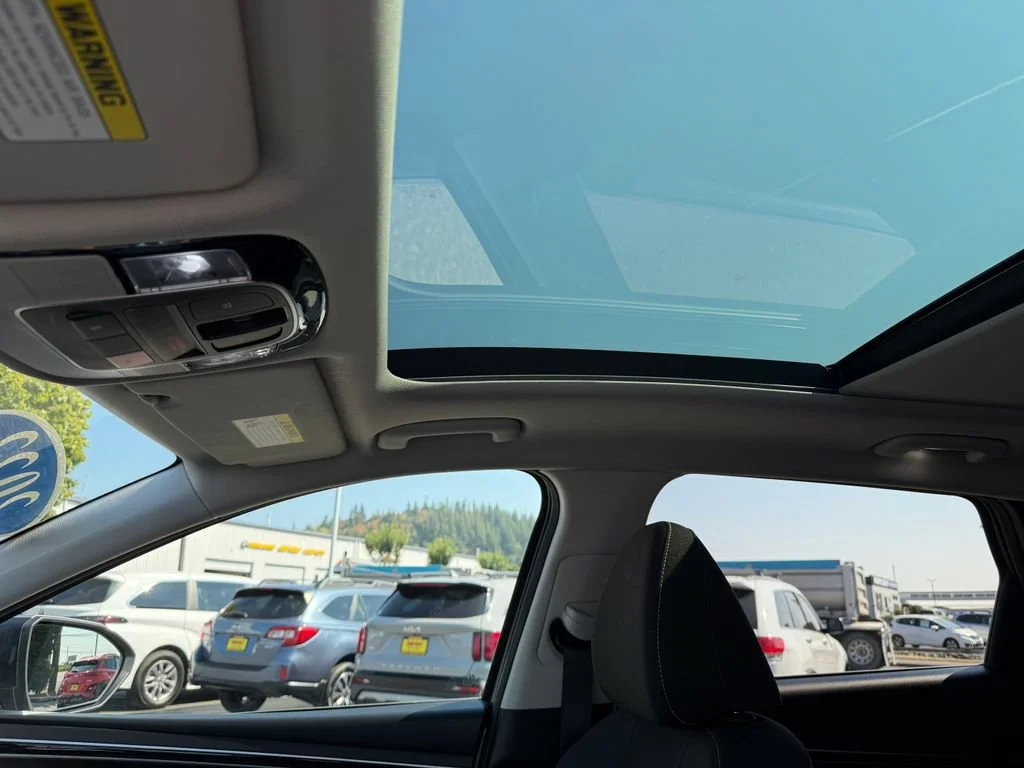 Used 2022 Shimmering Silver Hyundai SEL Convenience image 17