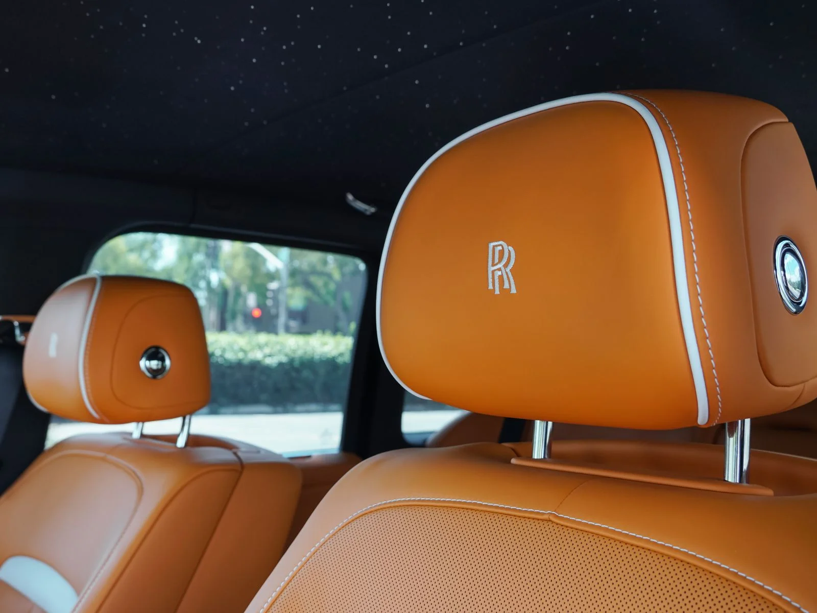 New 2026 Arctic White Rolls-Royce  image 21